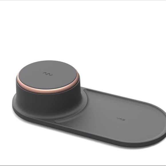 Wireless Charger w/ rose gold trim - Picture 2 of 4
